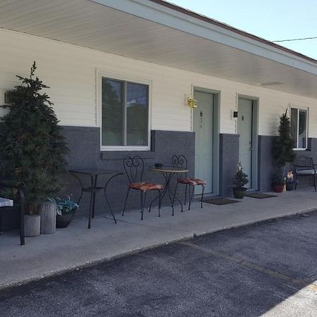 Bear Cove Inn St. Ignace Exterior foto