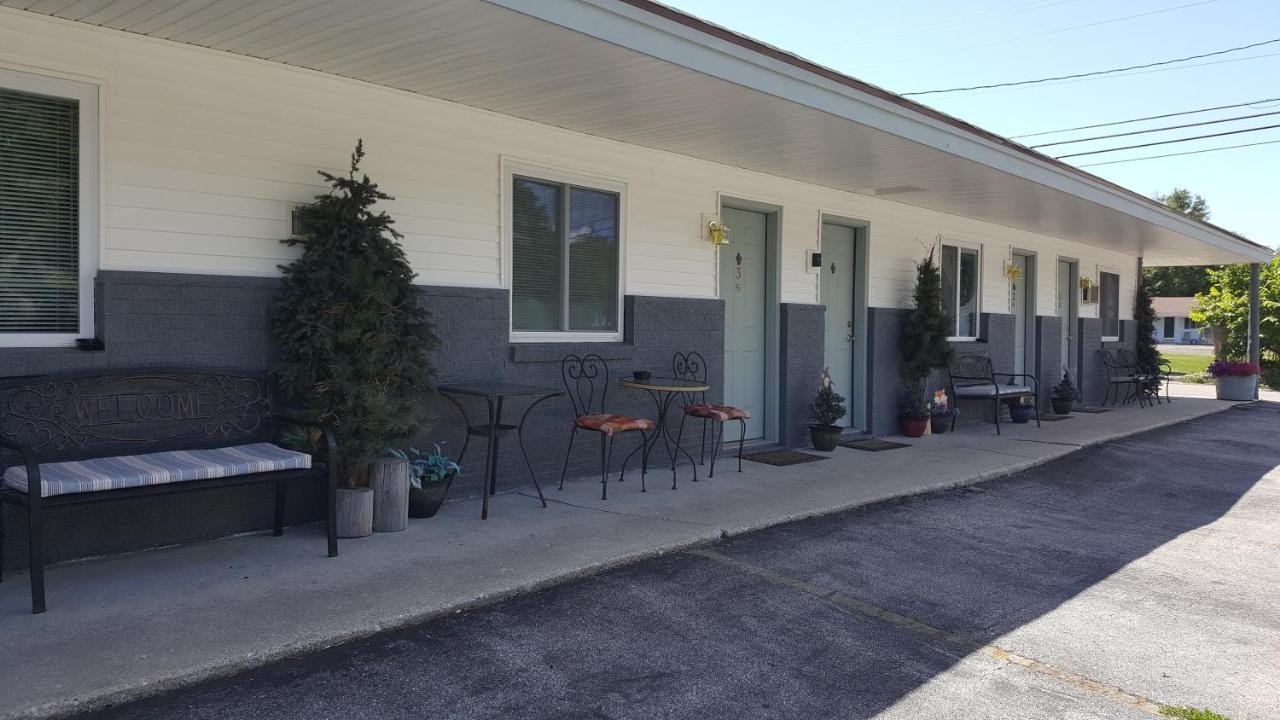Bear Cove Inn St. Ignace Exterior foto