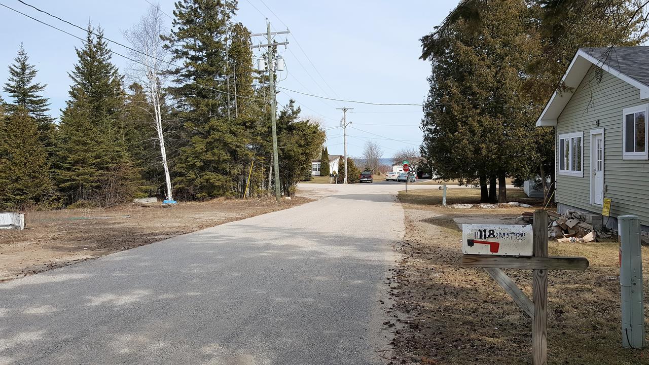 Bear Cove Inn St. Ignace Exterior foto