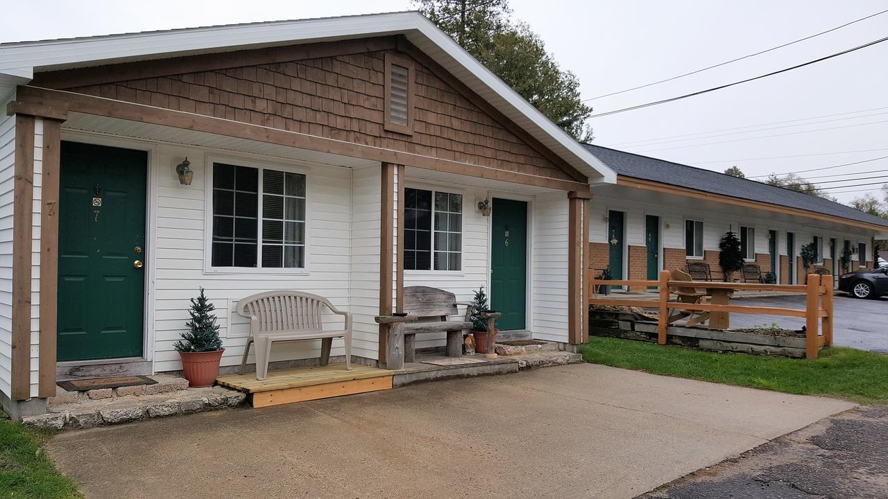 Bear Cove Inn St. Ignace Exterior foto